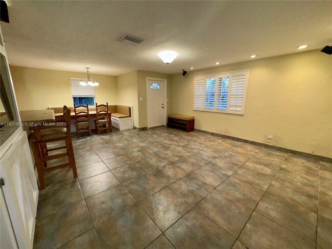 Building Photo - 786 Bostwick Dr
