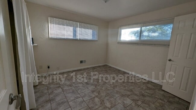 Building Photo - 7408 E 109th St