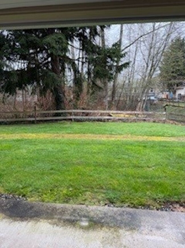 Building Photo - 2 bedroom 2 bath First Floor Condo w/1 Car...