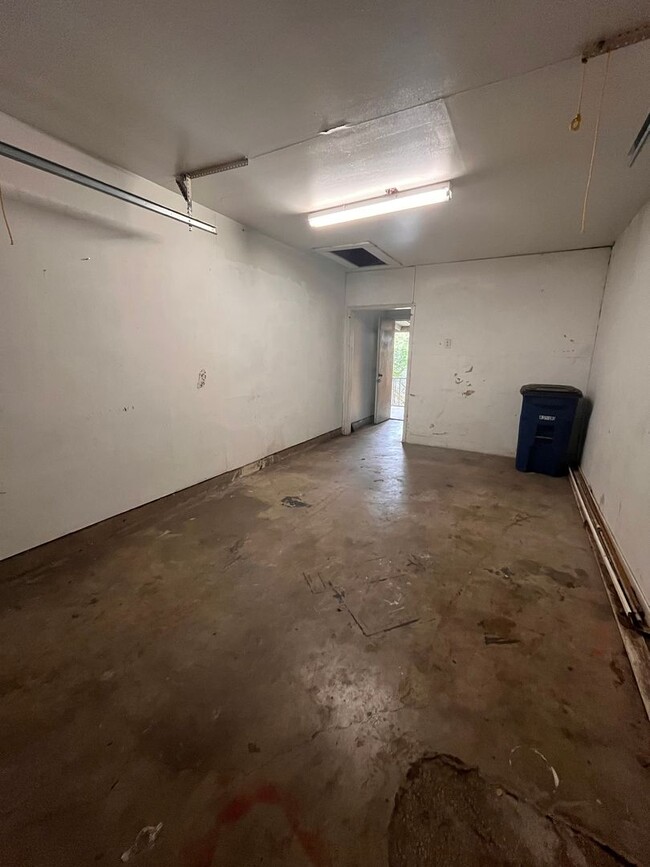 Building Photo - 2 Bed/1bath Duplex in Central Austin