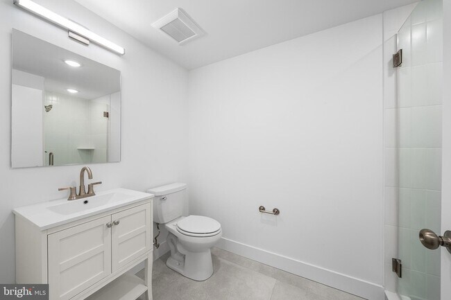 Building Photo - 4324 Lancaster Ave