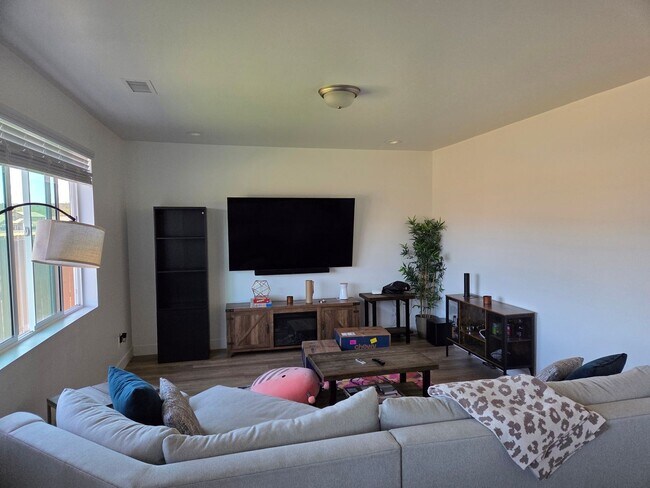 Building Photo - Coming in June!       Spacious 4 Bedroom Home in Bellemont | Fenced Backyard + 2 Car Garage