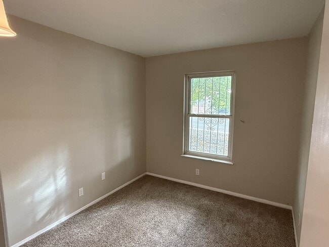 Building Photo - 1725 Spence Ave SE