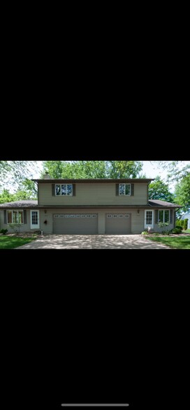 Building Photo - 203 13th Ct