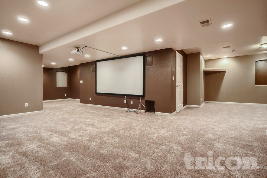 Building Photo - 5811 Zinfandel St