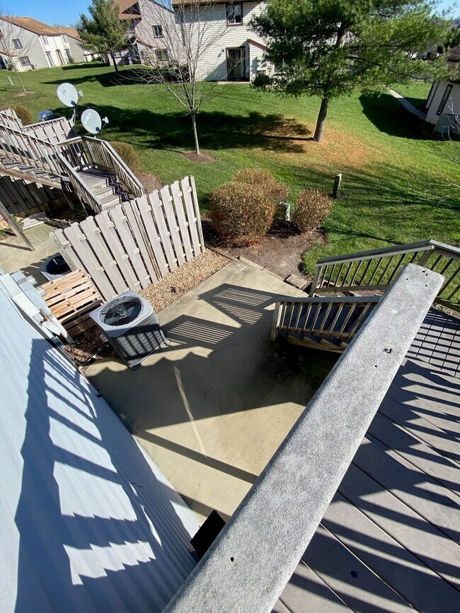 Building Photo - Spacious End Unit Townhouse with 2 Maste Suites 1920 Square Feet