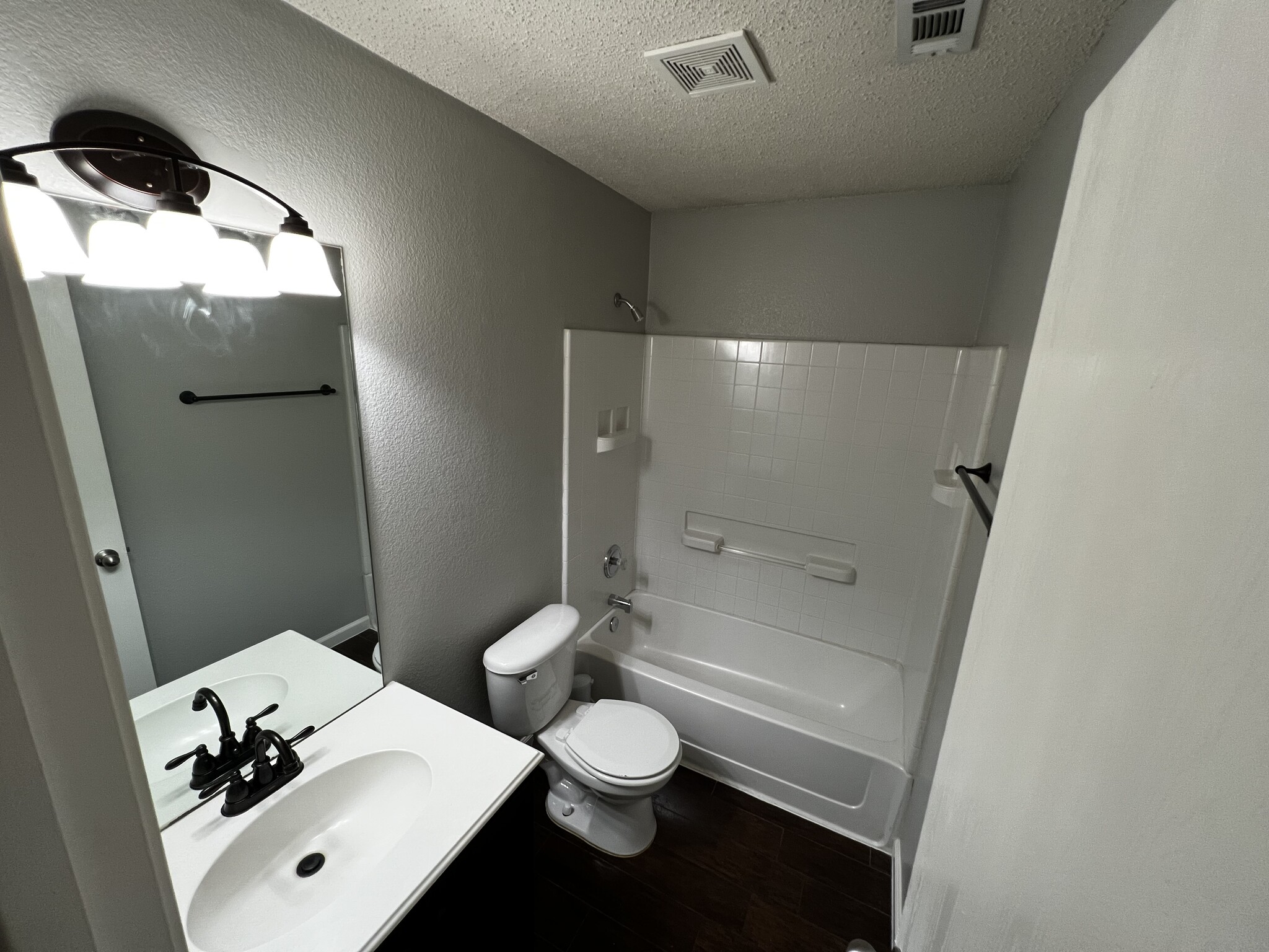 Building Photo - 1510 Shady Shores Dr