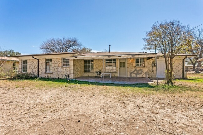 Building Photo - Charming 3-bedroom in the heart of Monticello Park