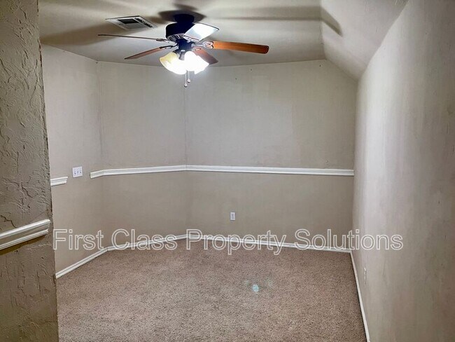Building Photo - 917 Renita Way