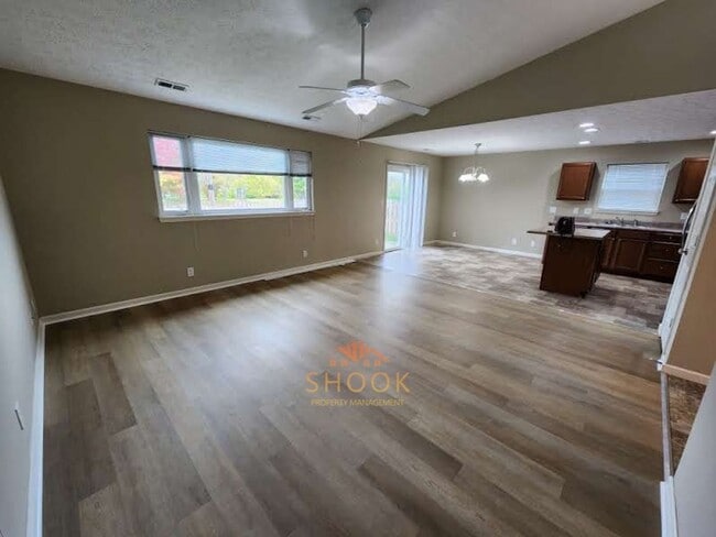 Building Photo - Available July 3rd! Cozy 3 BR Home in Lindberg Village