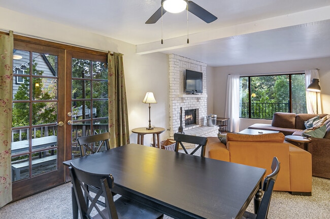 Building Photo - 117 A Ln