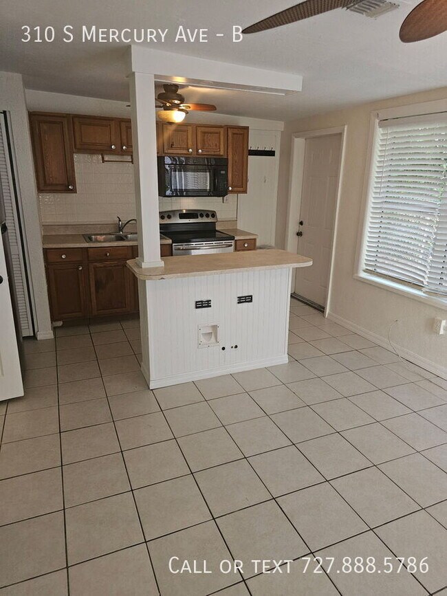 Building Photo - 310 S Mercury Ave