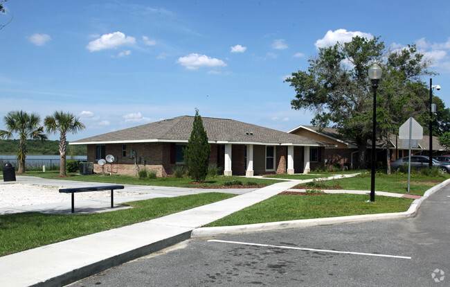 Primary Photo - Villas at Lake Bonnett