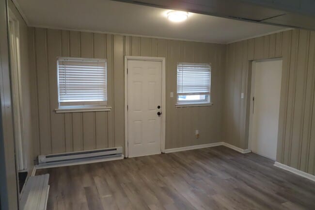 Building Photo - 1121 Fairwood Ave