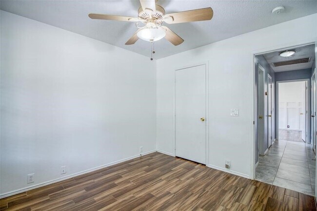 Building Photo - 21222 Somerset Park Ln