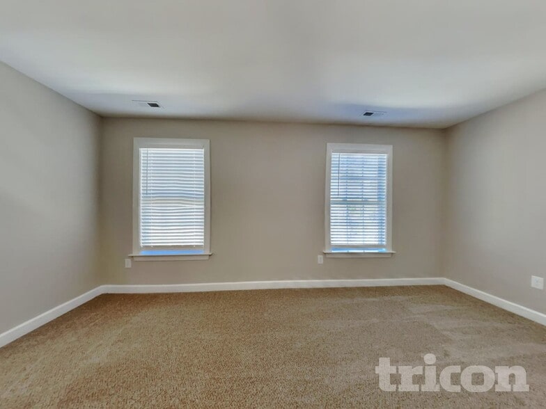 Building Photo - 685 Century Dr