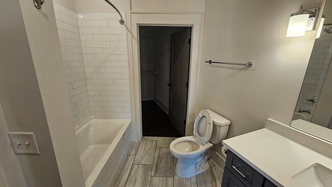 Building Photo - Simple & Stylish 1BR, 1BA Home