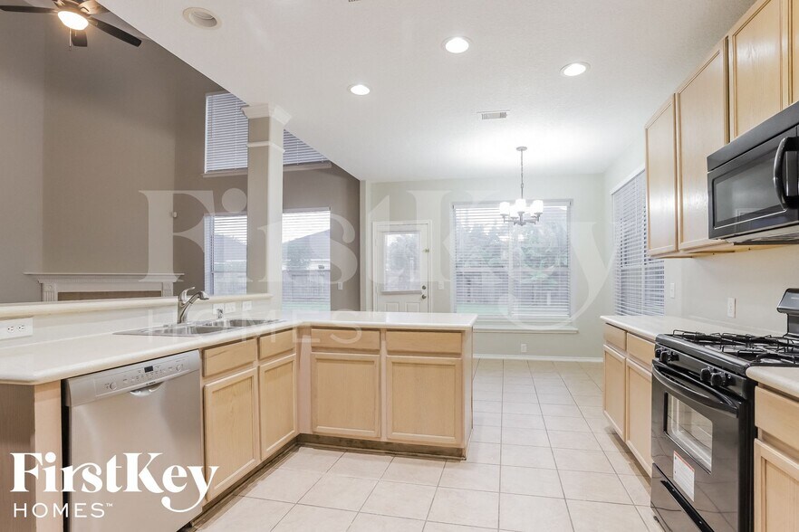 Building Photo - 5411 Baldwin Elm St