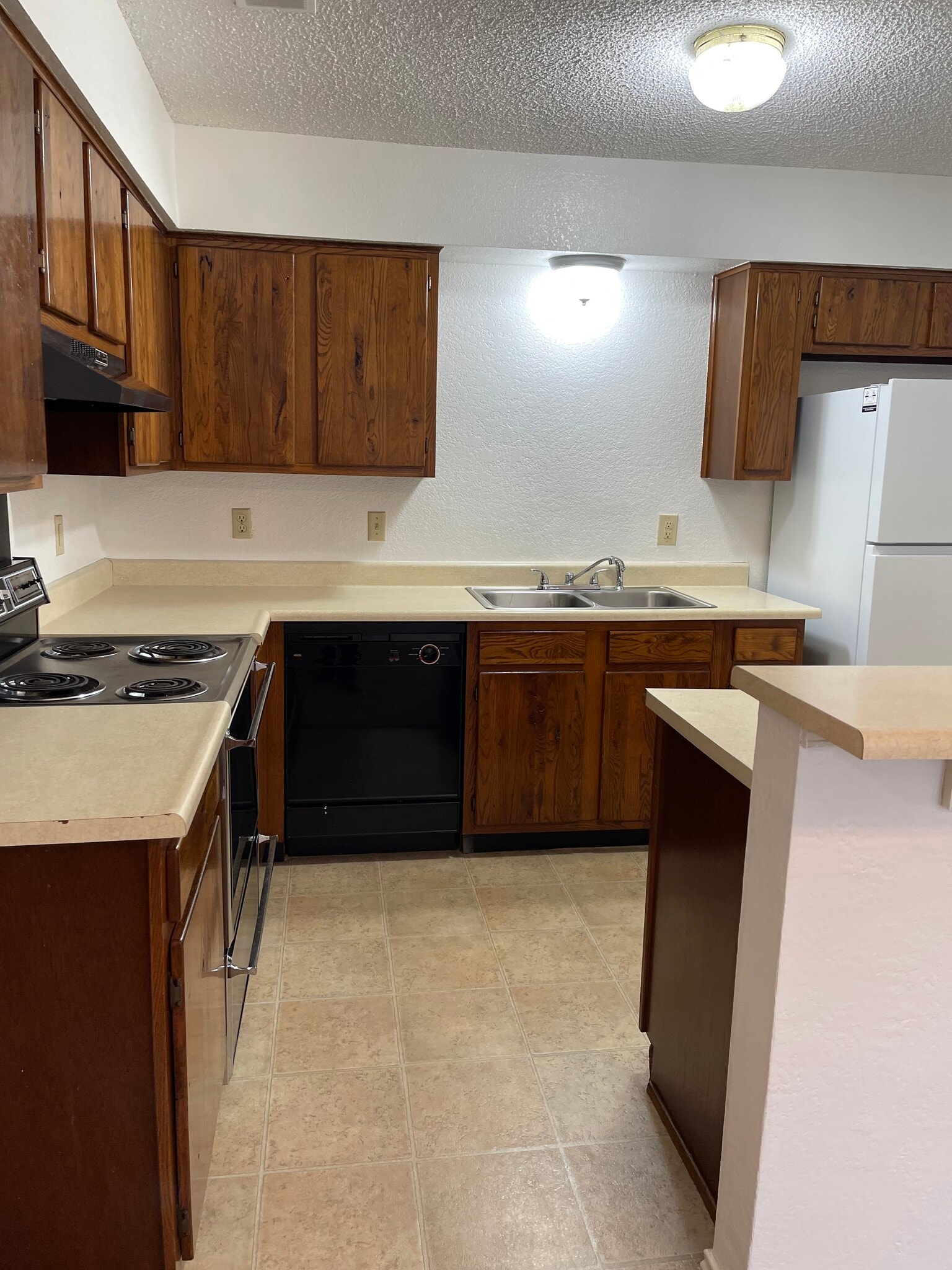 Building Photo - 1007 Spring Loop