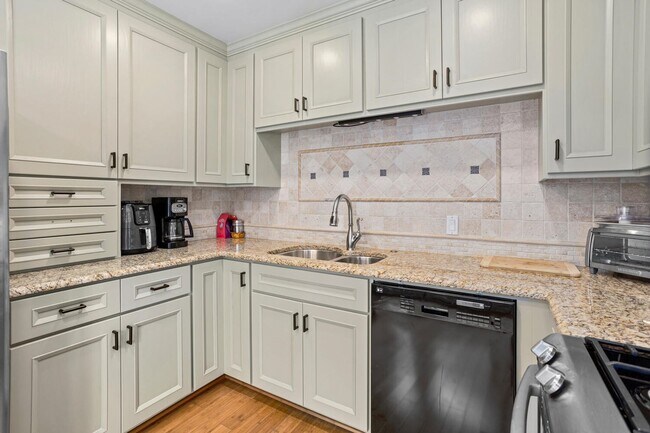 Building Photo - 3233 Greene-3233 Greene-2028