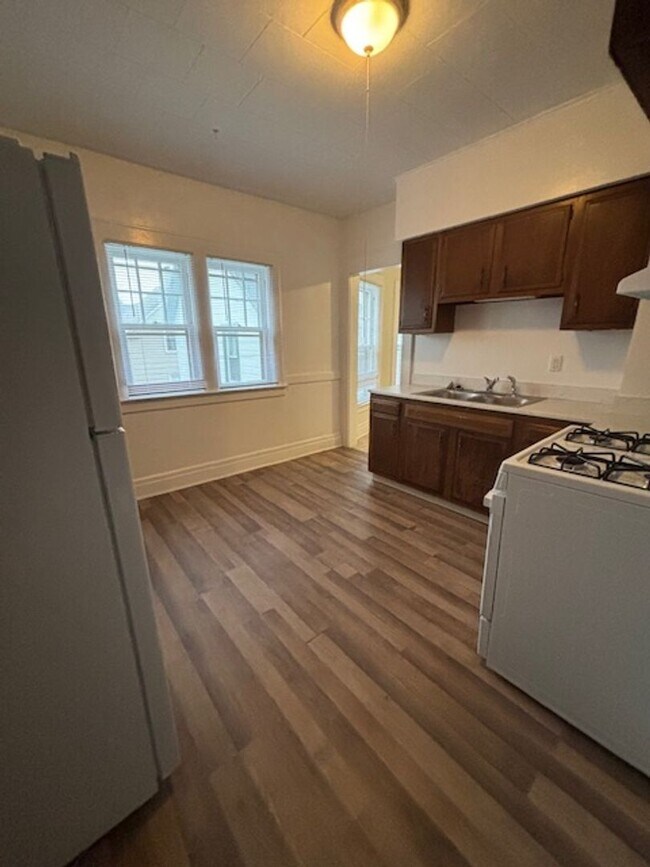 Building Photo - 620-22 Fellows Ave