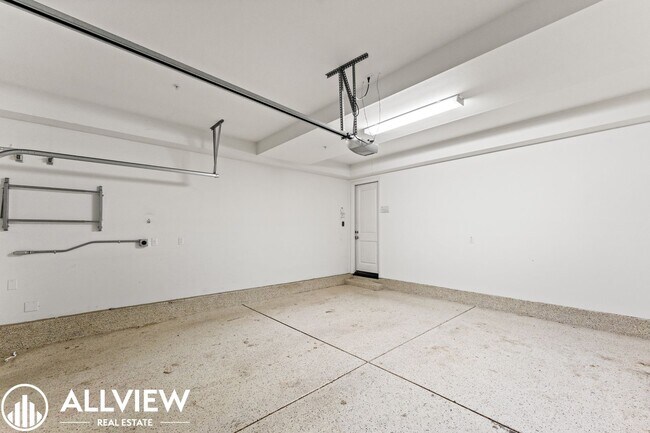 Building Photo - Your Next Home Awaits – Beautiful 3-Bedroom Irvine Townhome