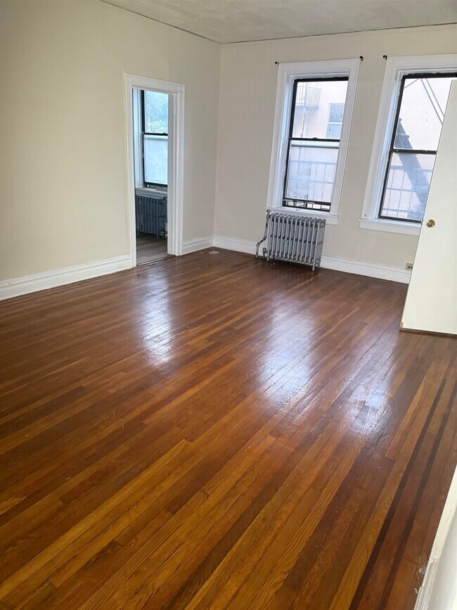 Building Photo - 821 Bergen Ave