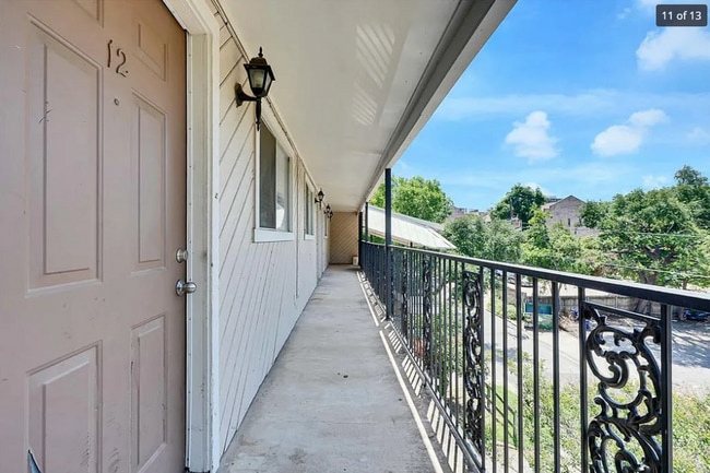 Building Photo - Beautiful West Campus 1x1 @ Westwood