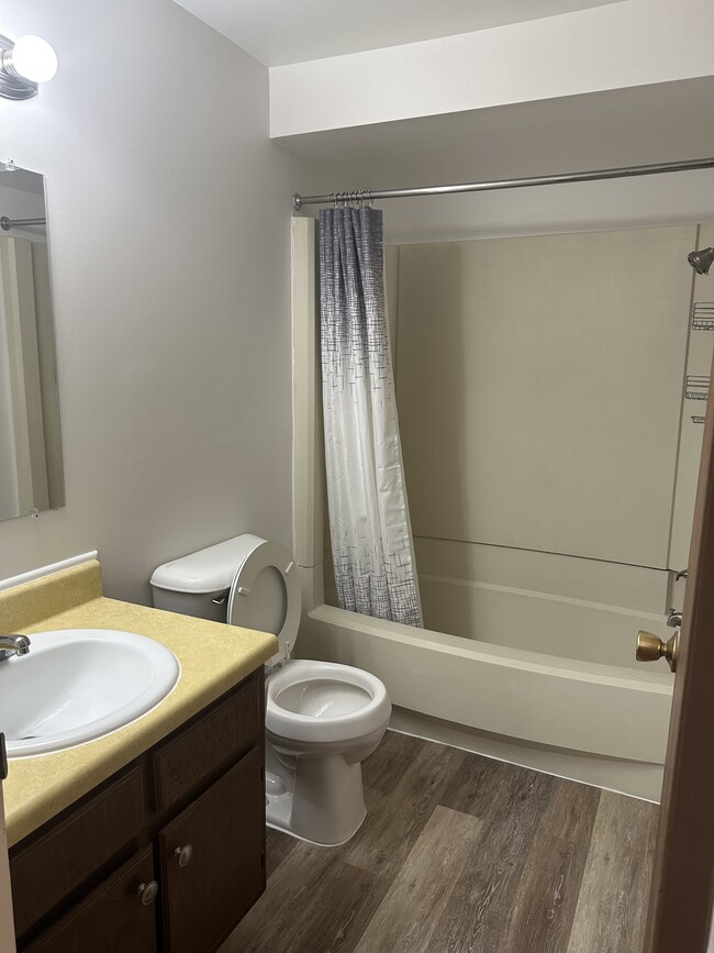 Building Photo - Worthington Court Apartments