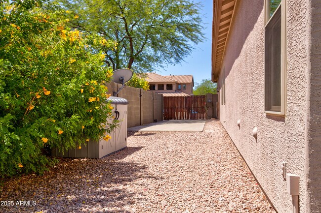 Building Photo - 2222 W Morse Ct