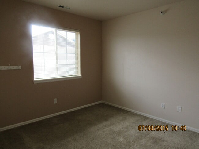Building Photo - Ranch Style Condo!
