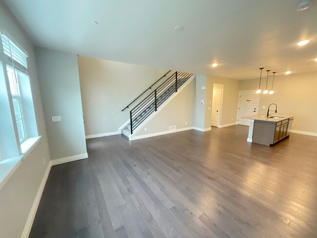 Building Photo - 3 Bedroom Townhome Available Near Voyager ...