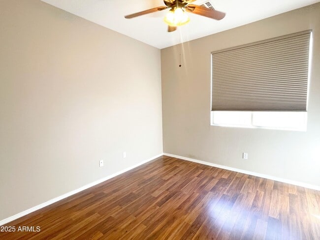 Building Photo - 2737 W Wayne Ln