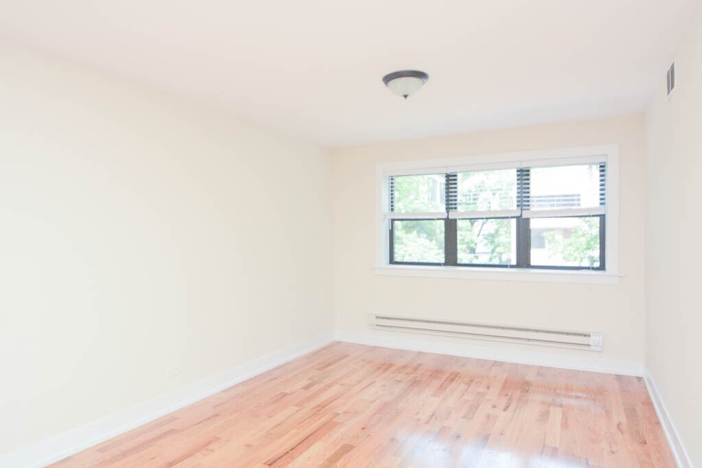 Building Photo - 560 W Arlington Pl