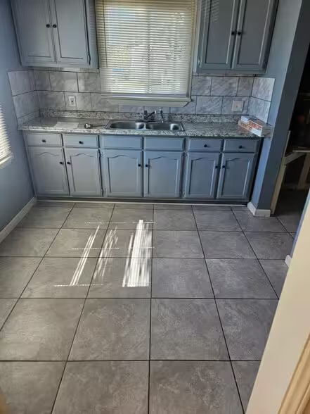 Building Photo - Knox Properties