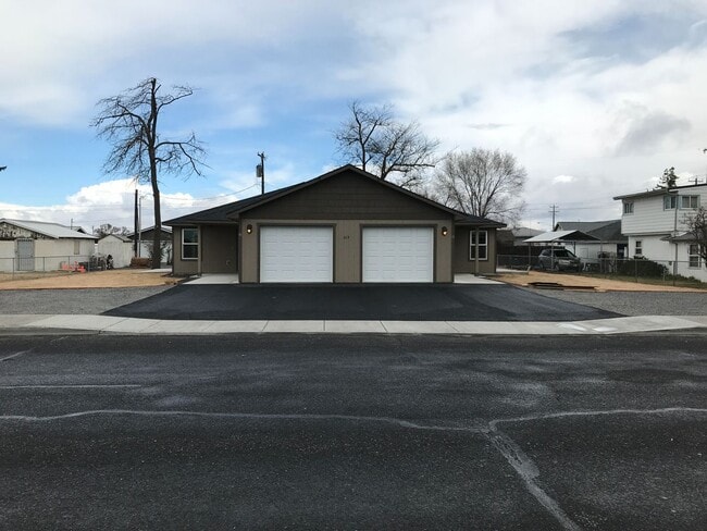 Building Photo - December Rent FREE w/ 12m Lease! Newer Construction Duplex!!