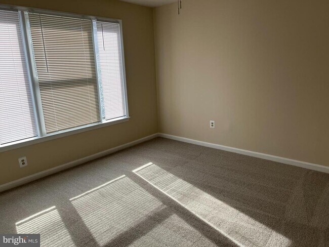 Building Photo - 9425 Spruce Tree Cir