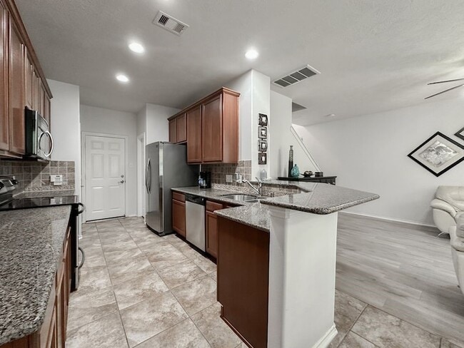 Building Photo - 3 Fairlee Ct