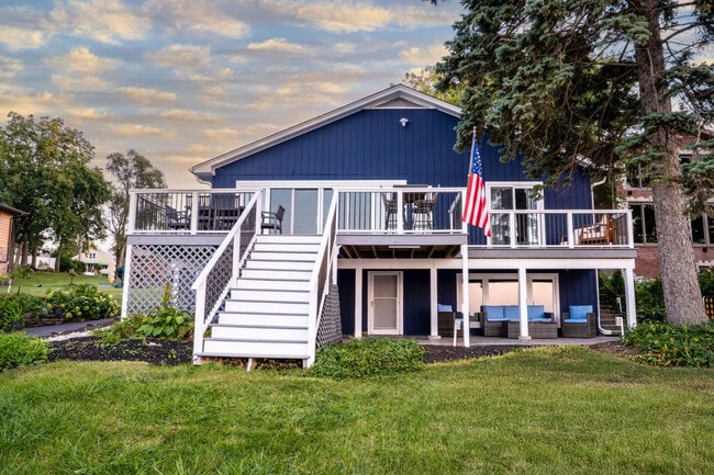 Building Photo - 184 Grand Ave