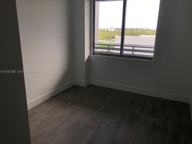 Building Photo - 16385 Biscayne Blvd