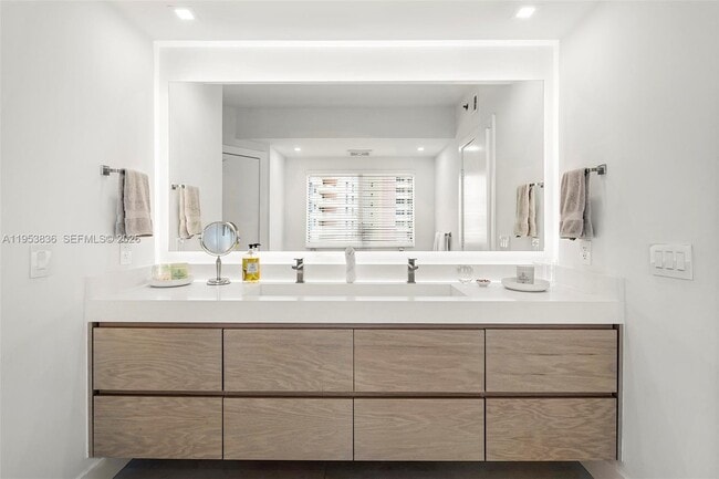 Building Photo - 791 Crandon Blvd