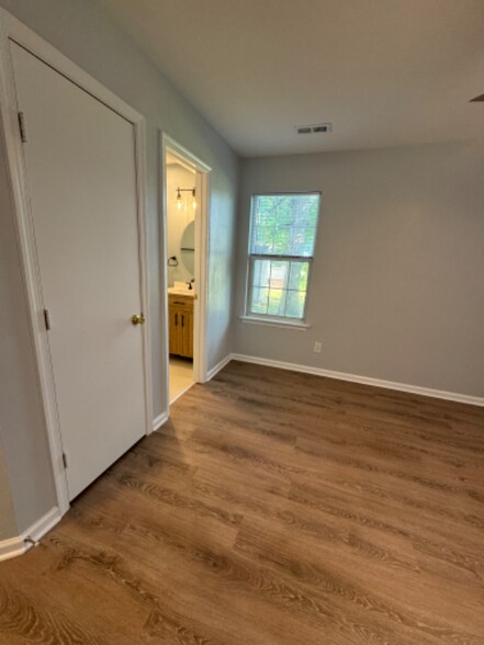 Building Photo - 107 Timberneck Arch