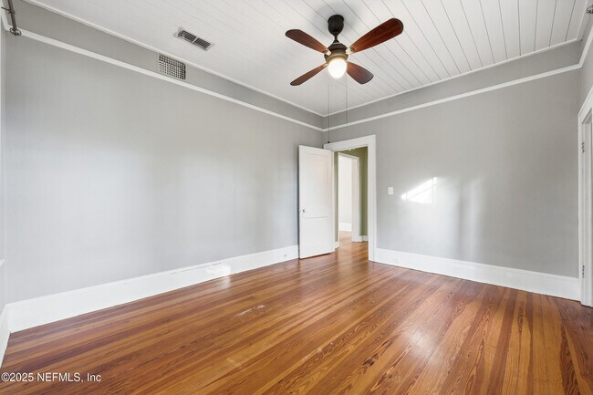 Building Photo - 1047 Cherry St