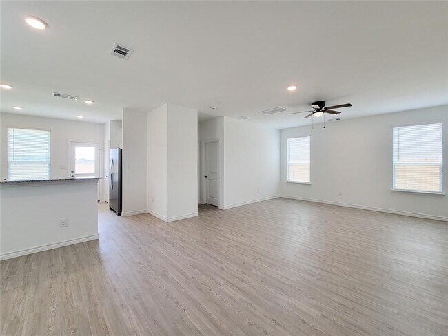 Building Photo - 166 Longhorn Run Dr