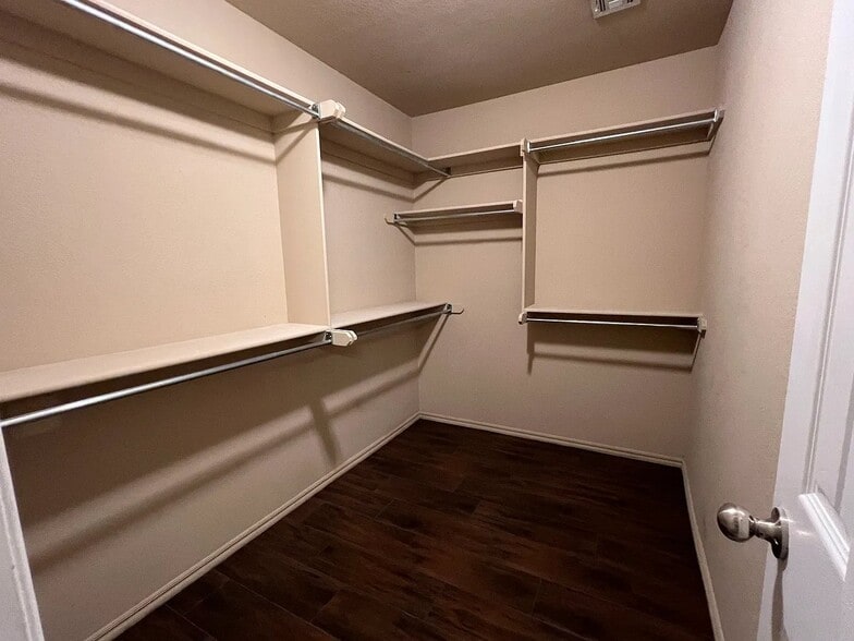 Building Photo - 512 Choctaw Gate Dr
