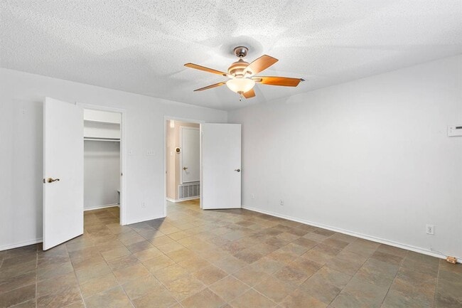 Building Photo - 8301 Greenslope Dr