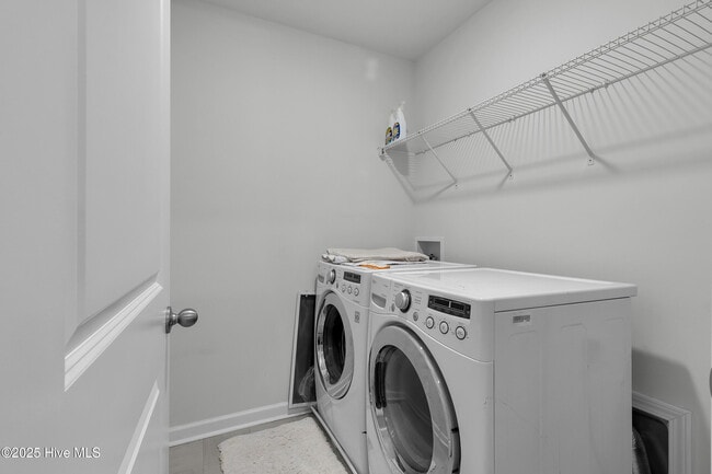 Building Photo - 1011 Yellowwood Aly