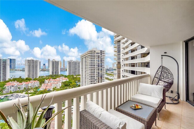 Building Photo - 1000 E Island Blvd