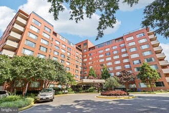 Building Photo - 1111 Arlington Blvd