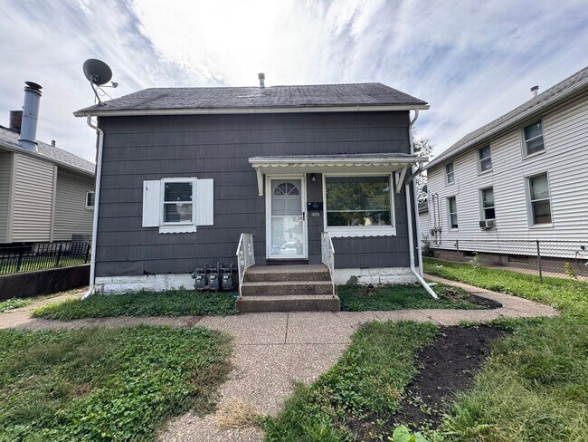 Primary Photo - HM 1020 18th Ave A